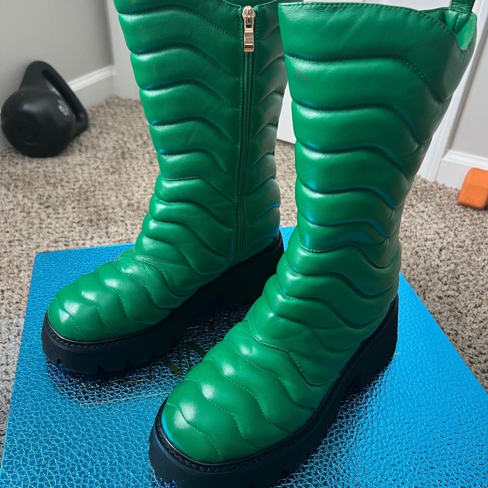 Jennifer Le Boots